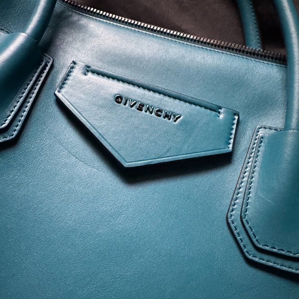 COPY - GIVENCHY Medium Soft Antigona in Petrol Blue. - Picture 15 of 17